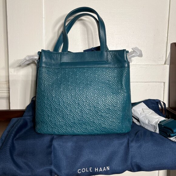 COLE HAAN SMALL BUCKET BAG WITH CROSSBODY STRAP NWT - Picture 2 of 9